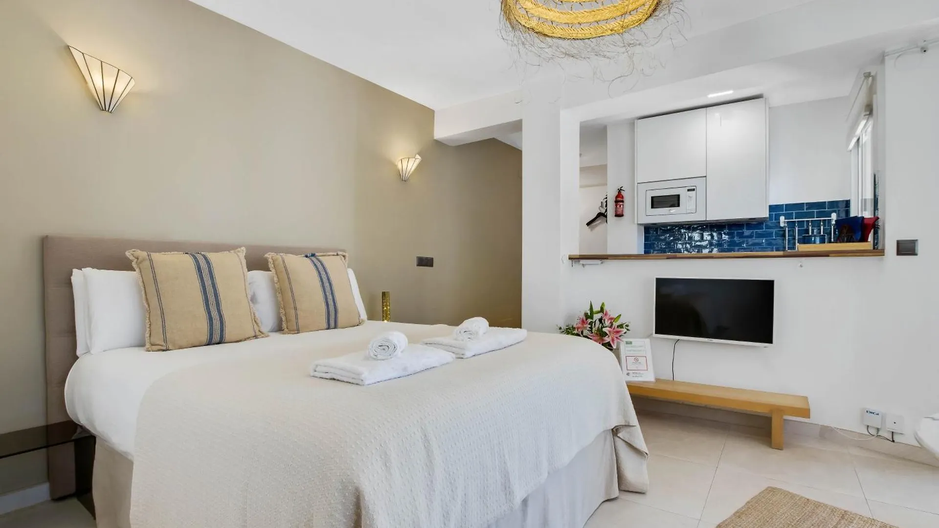 Shiny Studio With Pool & Carihuela Beach At 500M Torremolinos Apartmán
