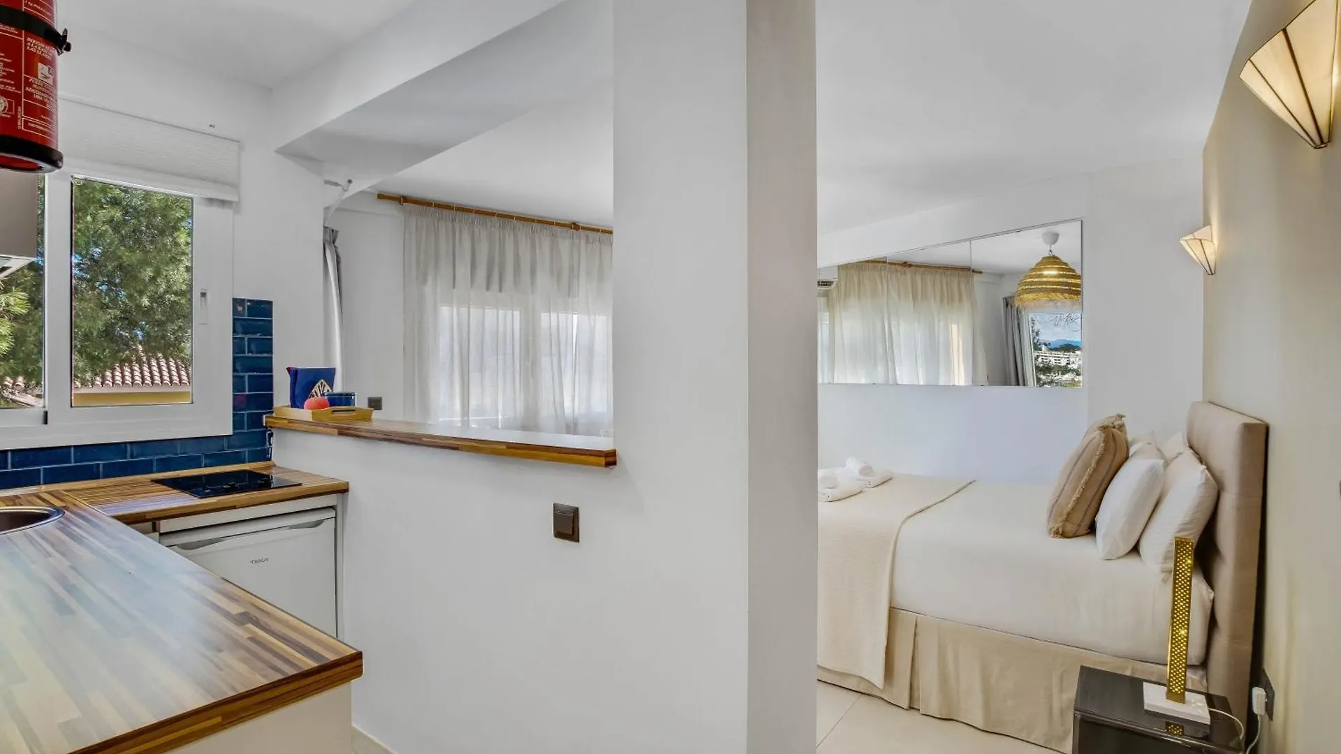 Apartment Shiny Studio With Pool & Carihuela Beach At 500M Torremolinos